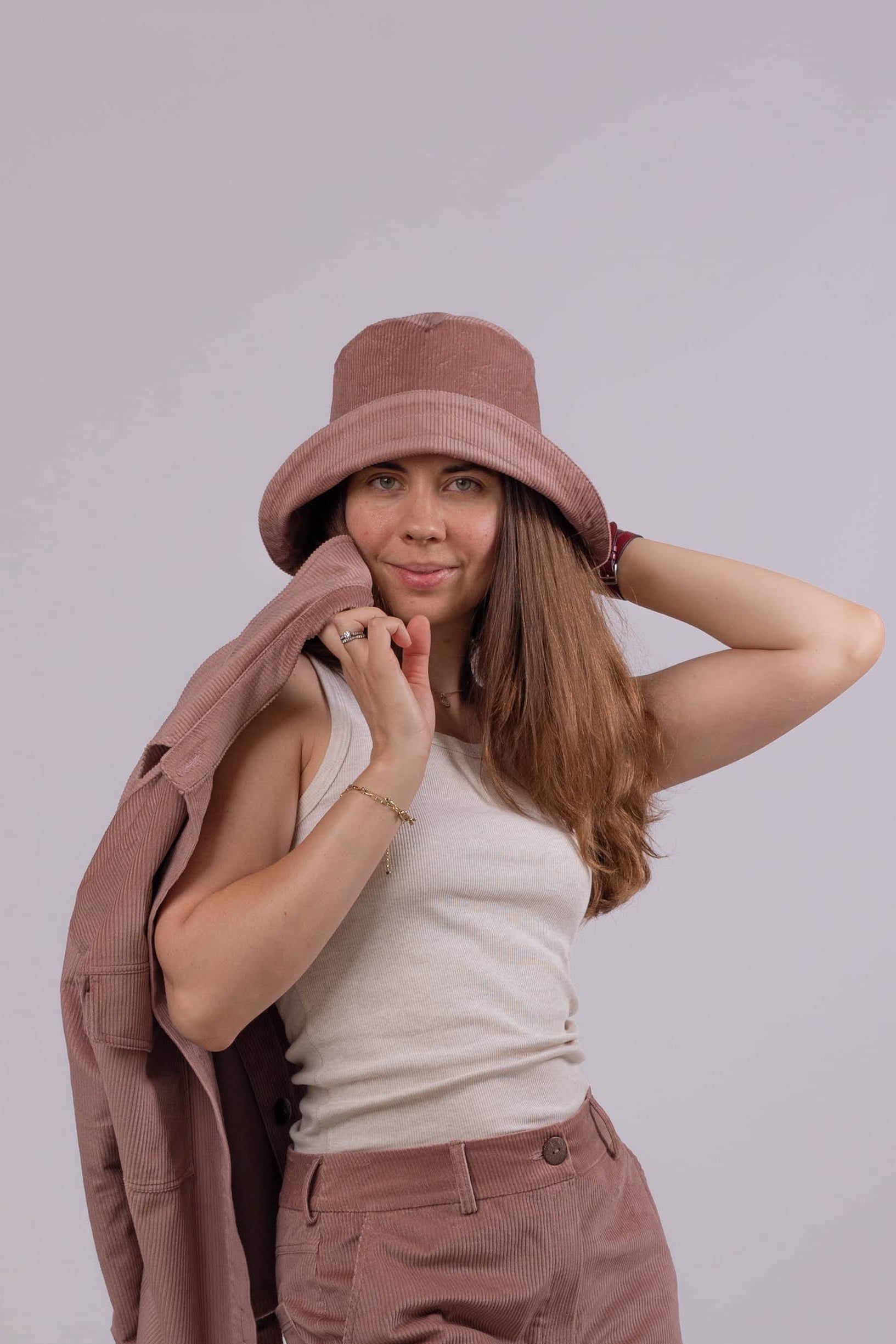 Fashion bucket hat for women, casual urban style for everyday wear