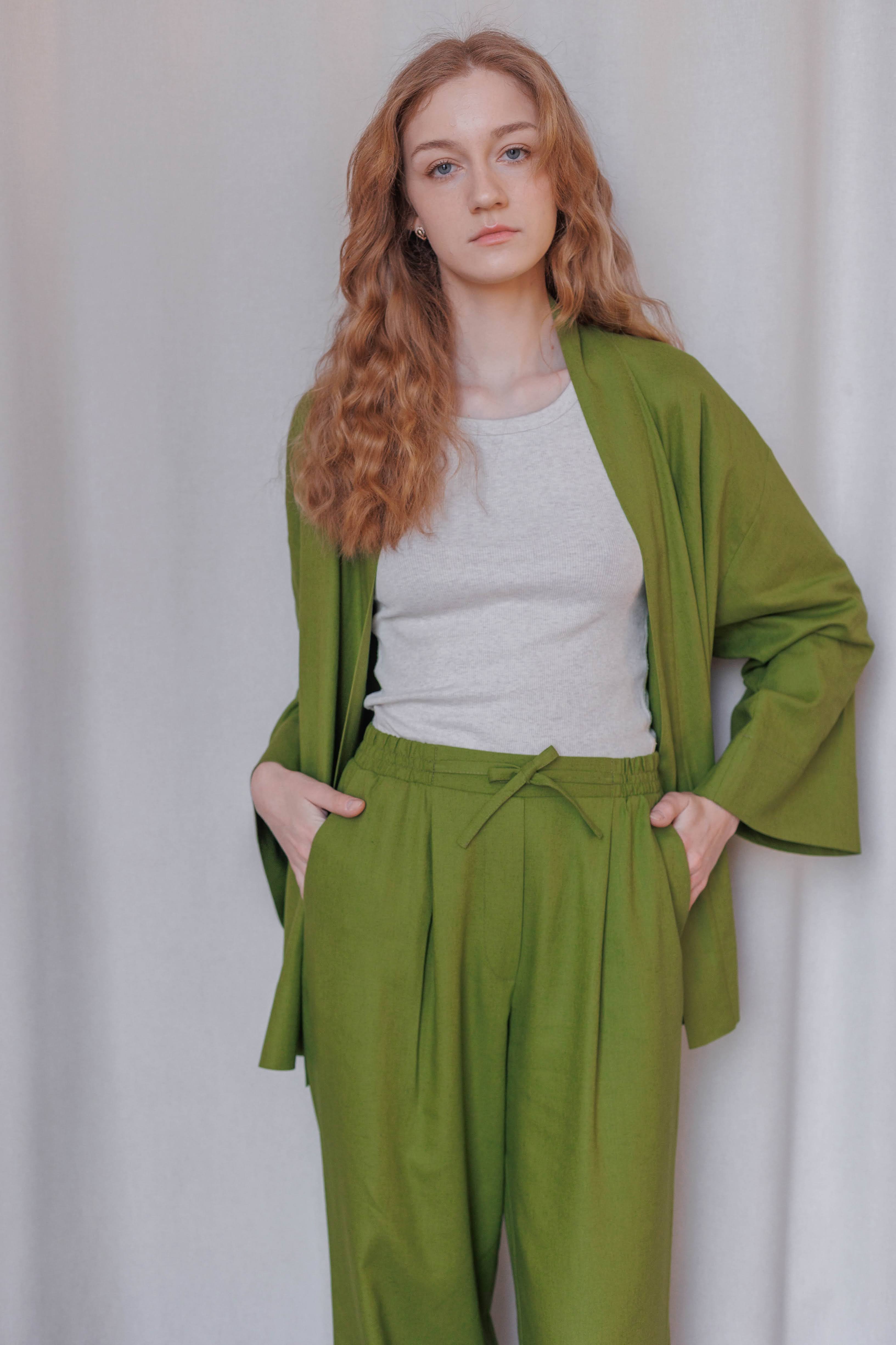 wide-leg palazzo pants made from nattle fabric (70% ramie, 30% linen).