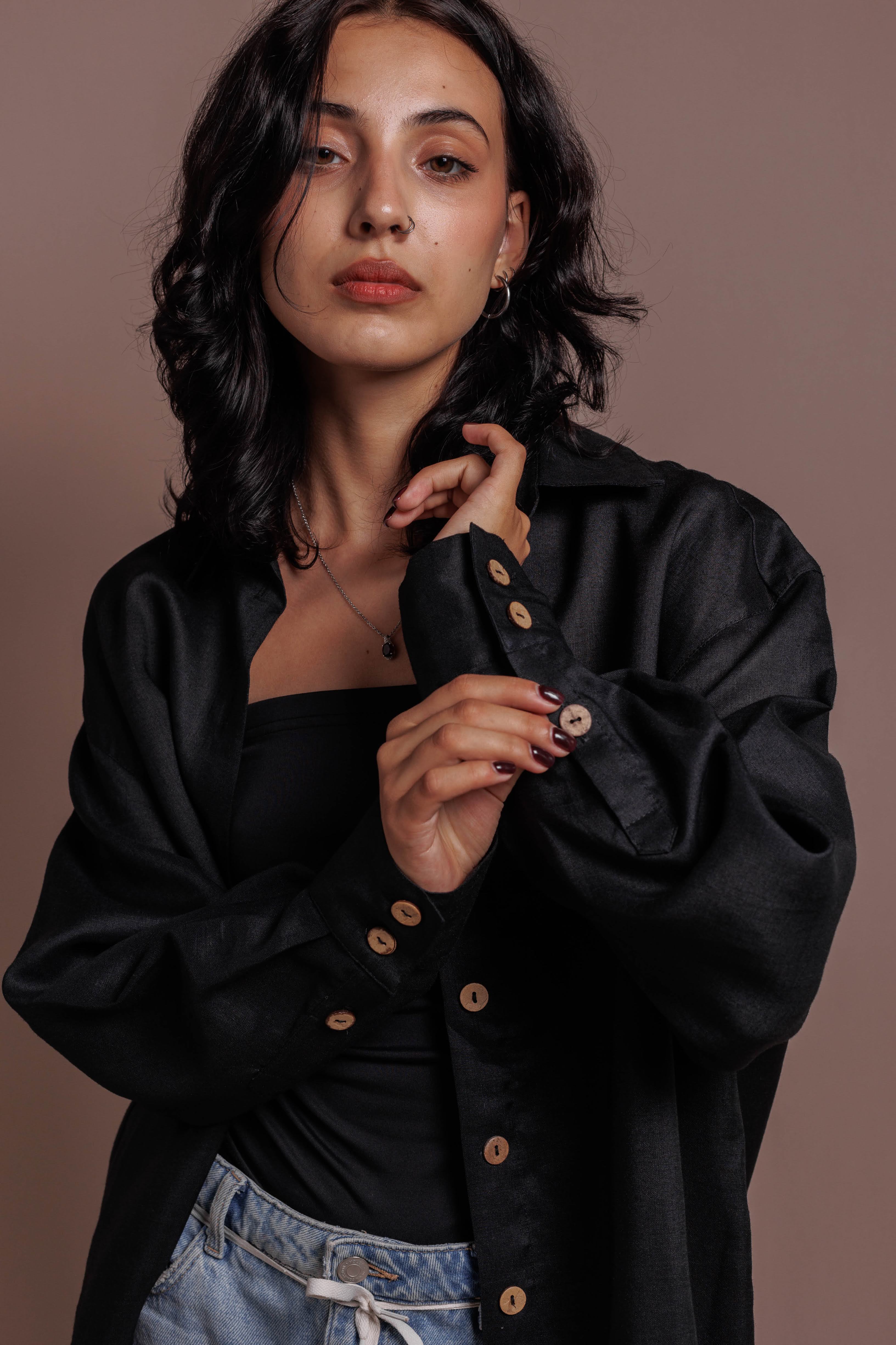 Women’s Oversized Shirt • 100% Nettle • Black