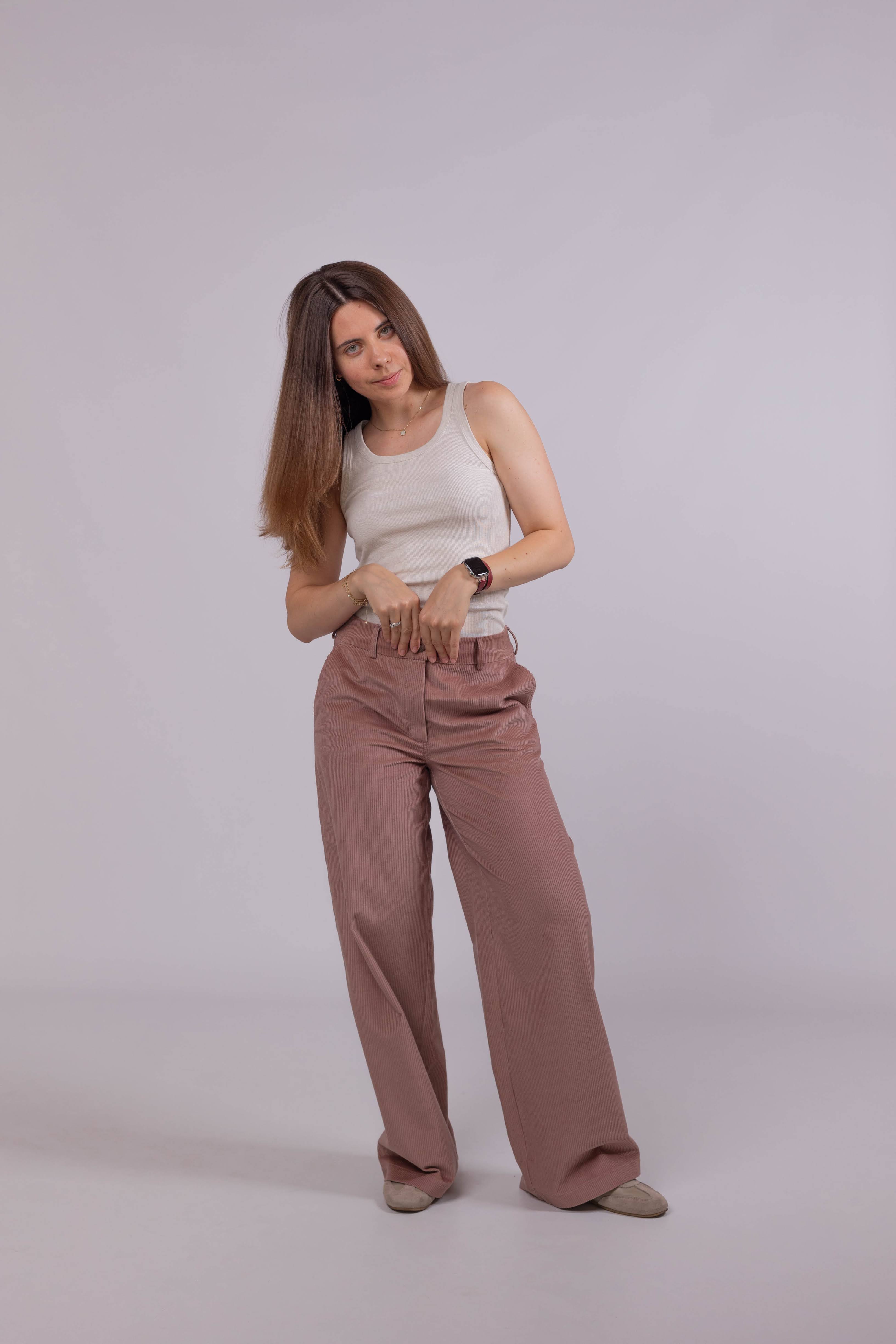 Women’s wide-leg corduroy pants with elastic comfort and patch pockets on the back, autumn winter spring style