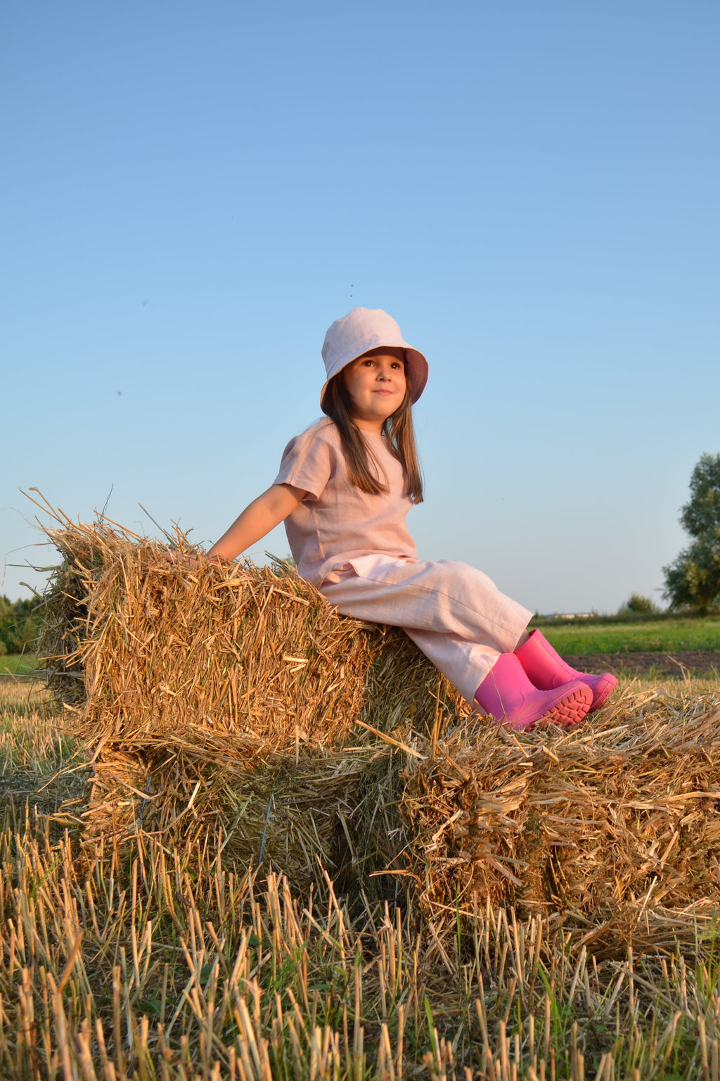 Girls beach hat with breathable linen and rounded crown shape