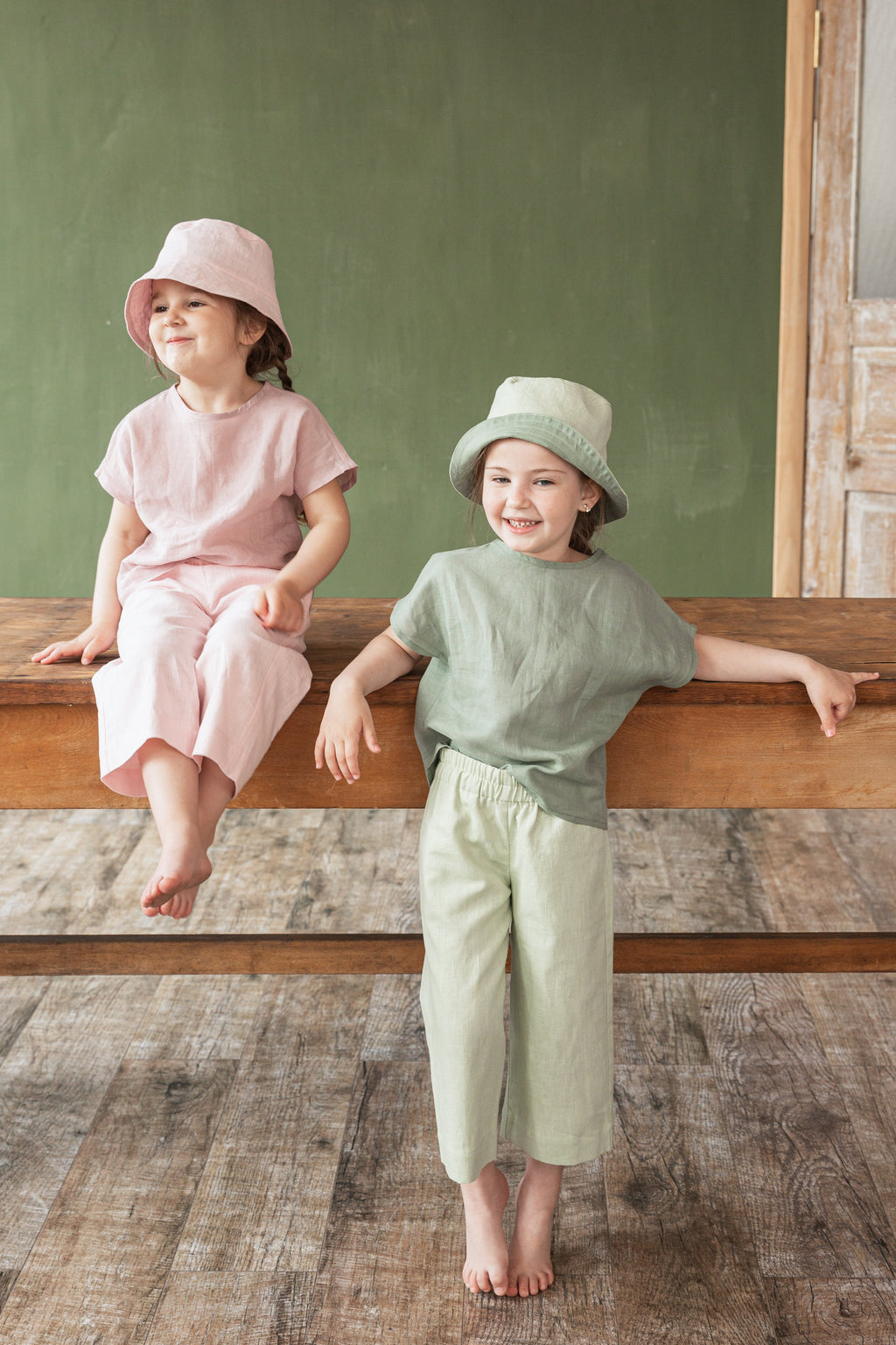Girls wearing 100% nettle fabric ramie culottes with wide legs and elastic waistband.