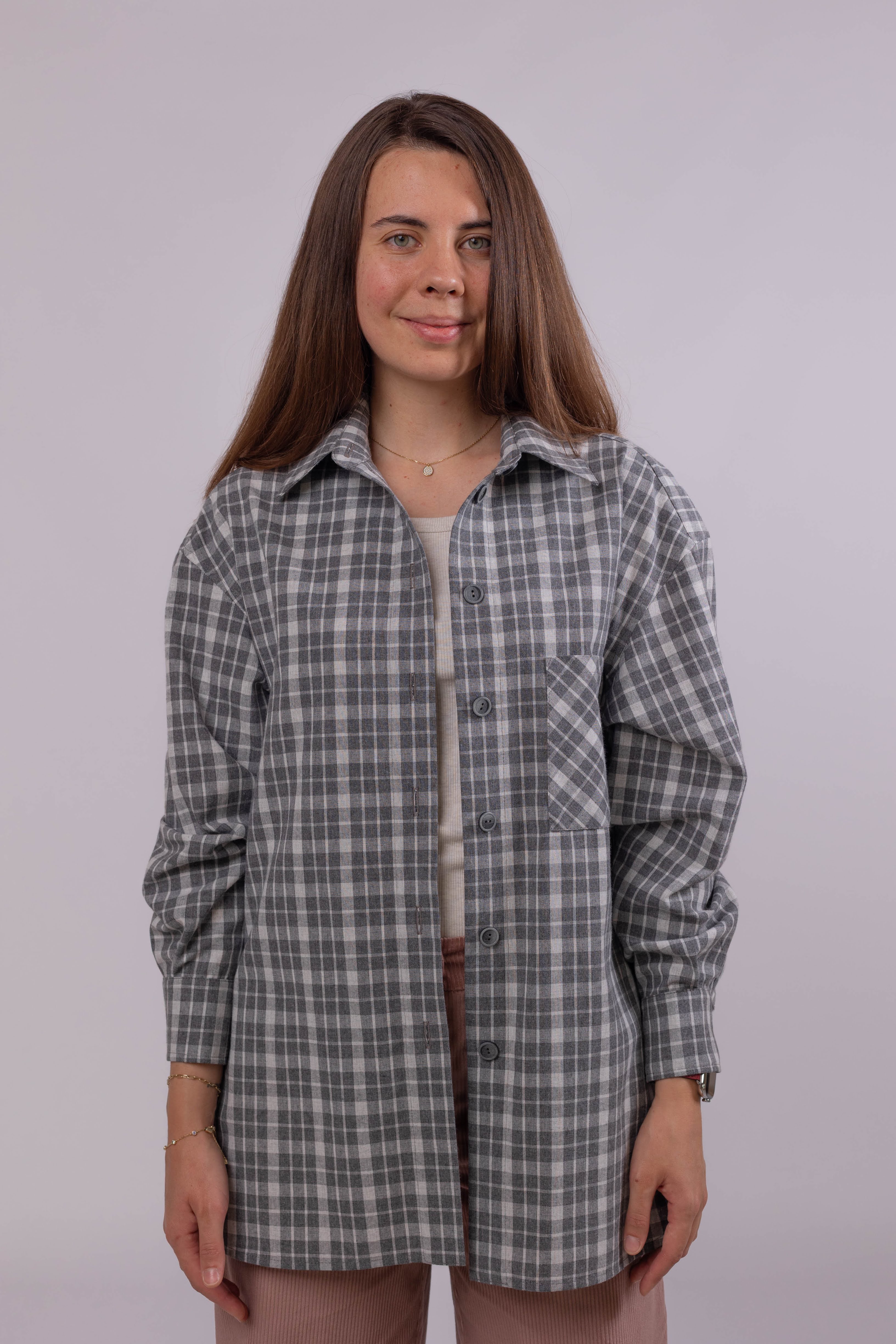 Casual women’s flannel shacket made from warm wool-cotton blend, oversized fit, stylish layering for everyday wear