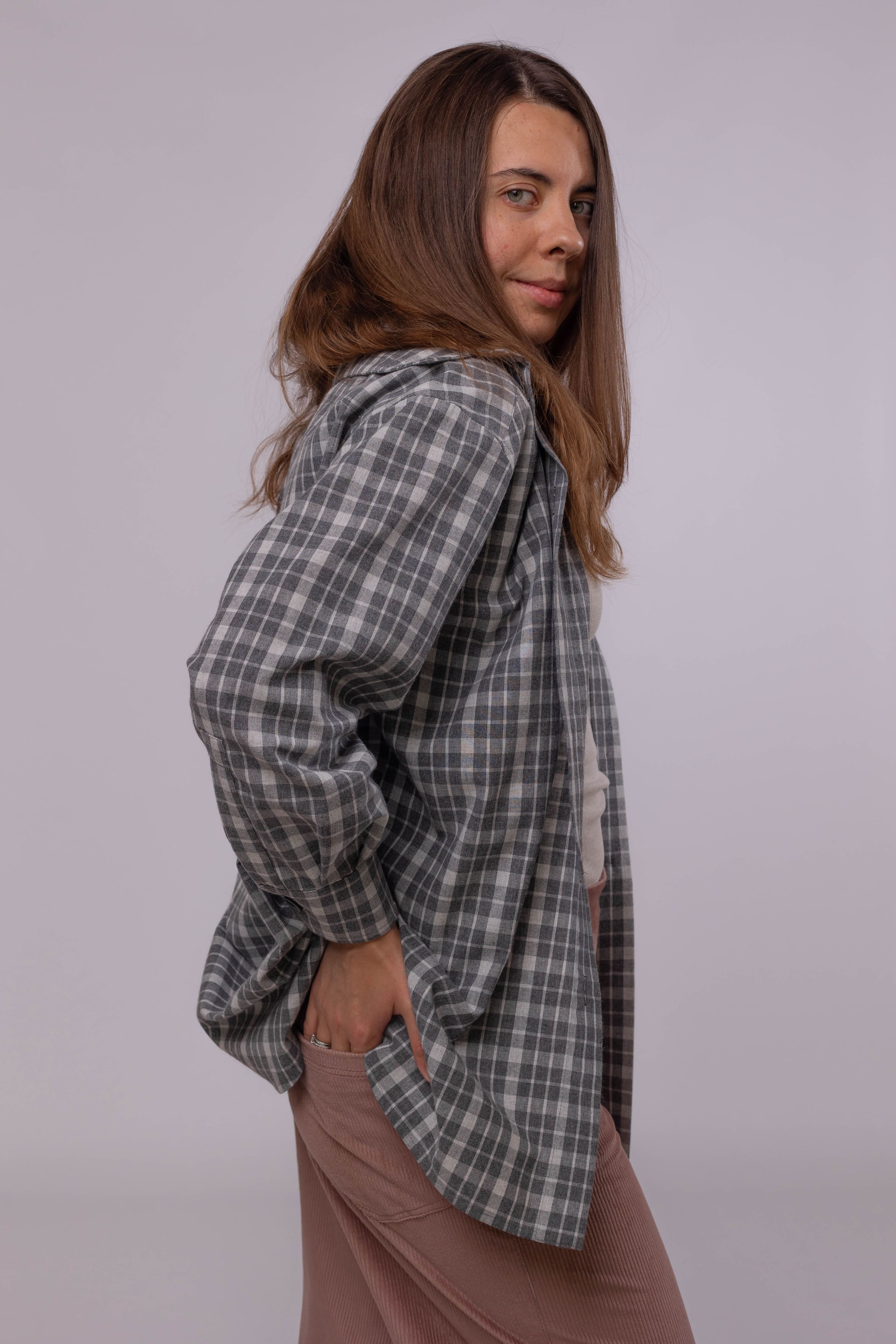 Women’s wool-cotton flannel overshirt, oversized fit, soft and warm, perfect for autumn and winter layering