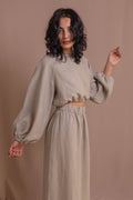 Handmade women’s blouse in 100% stonewashed linen with puff sleeves, elasticated hem, and coconut buttons on the back