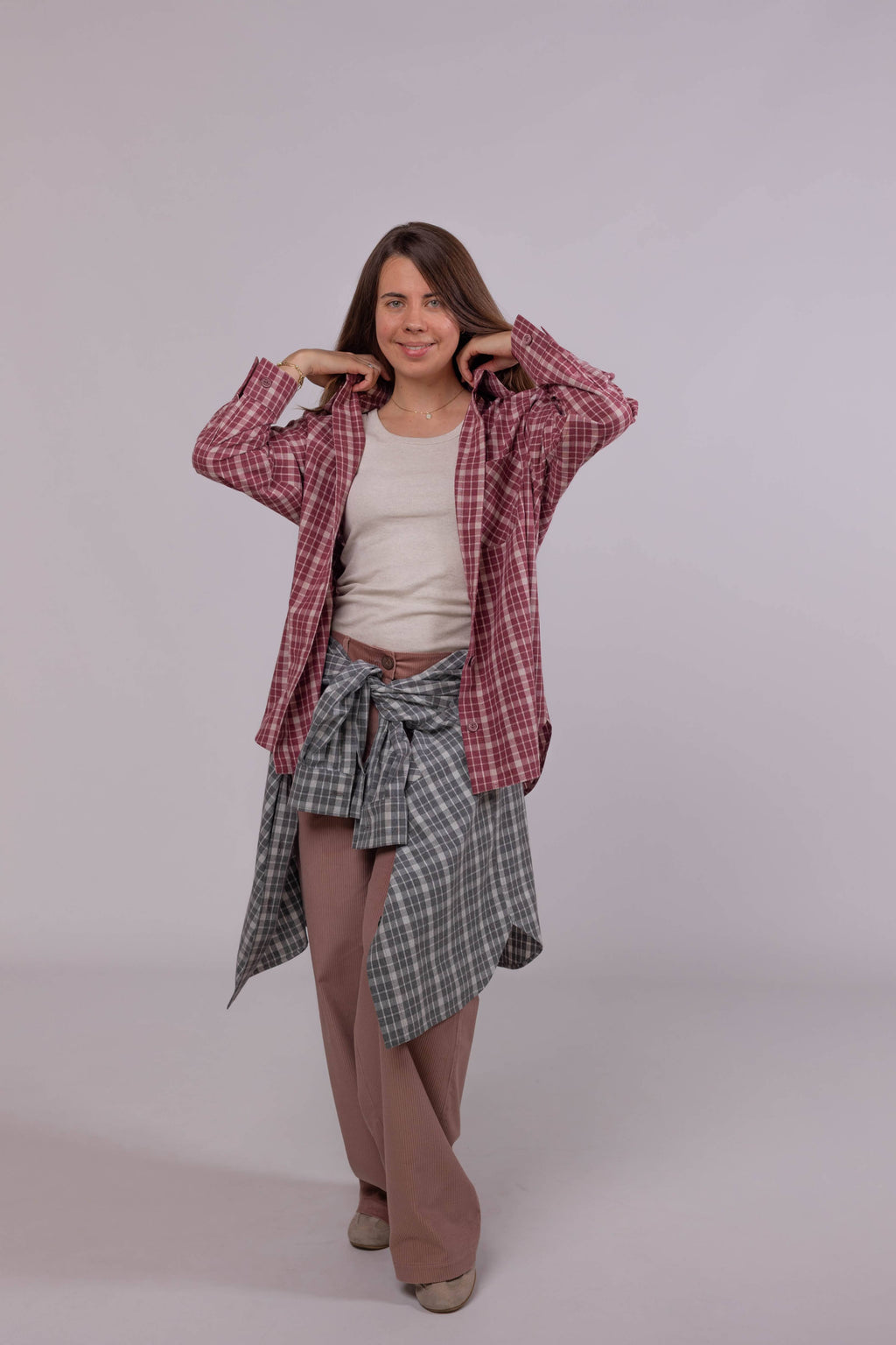 Casual women’s flannel shacket made from warm wool-cotton blend, oversized fit, stylish layering for everyday wear